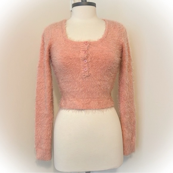 💕Super Cute Peach Pink Fuzzy Crop Top💕 - Picture 4 of 5